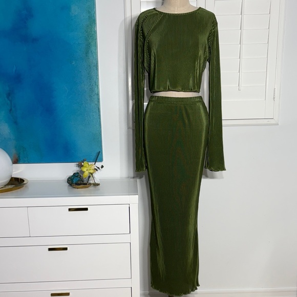 Dresses & Skirts - Elegant Olive Green Skirt Set